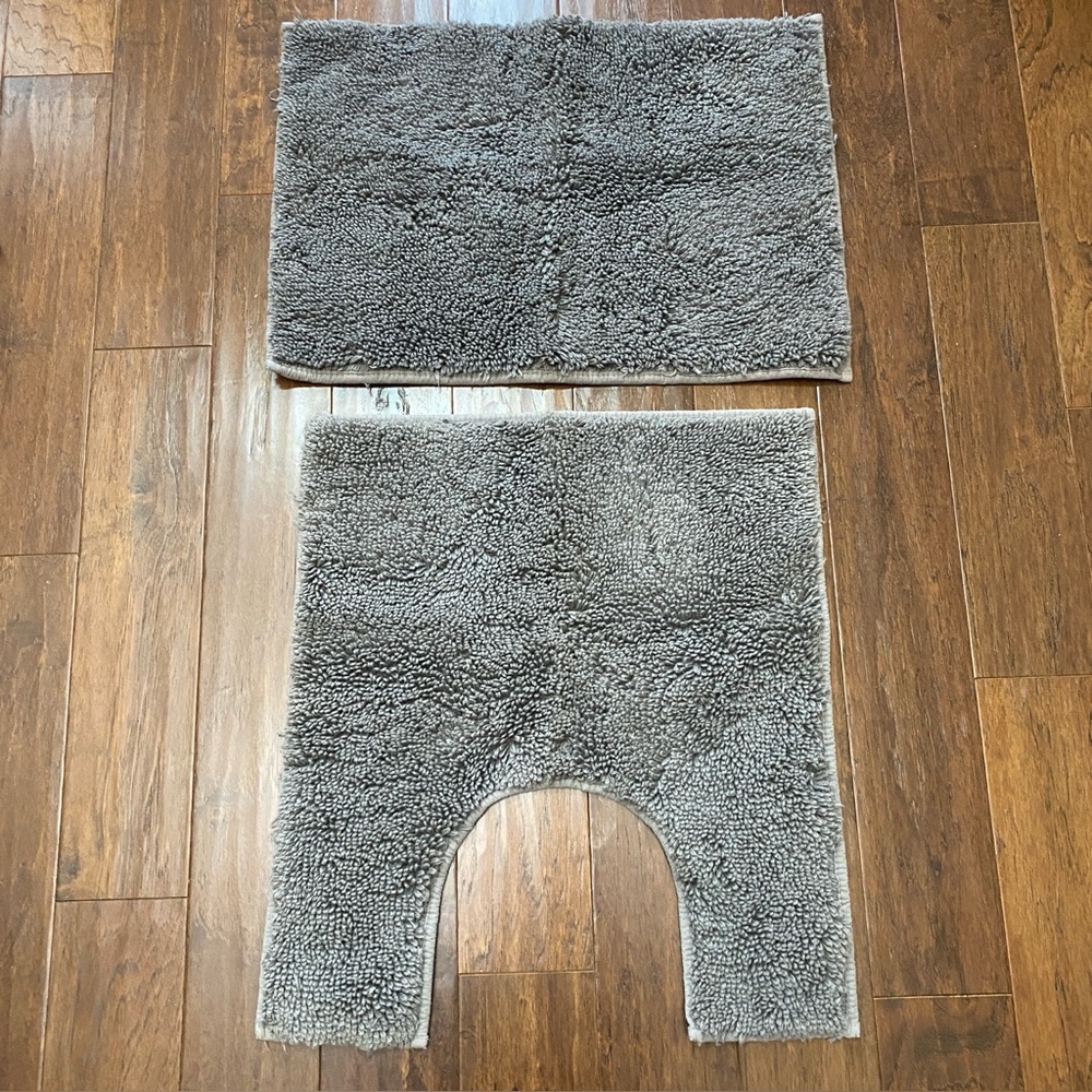 2 pc Gray Bathroom Rug / Mat  Set
